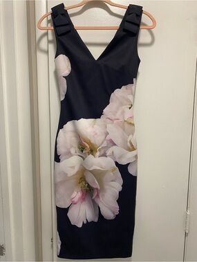 Ted Baker London Soleia Gardenia Bow
Shoulder Bodycon Dress - Navy - Size 0